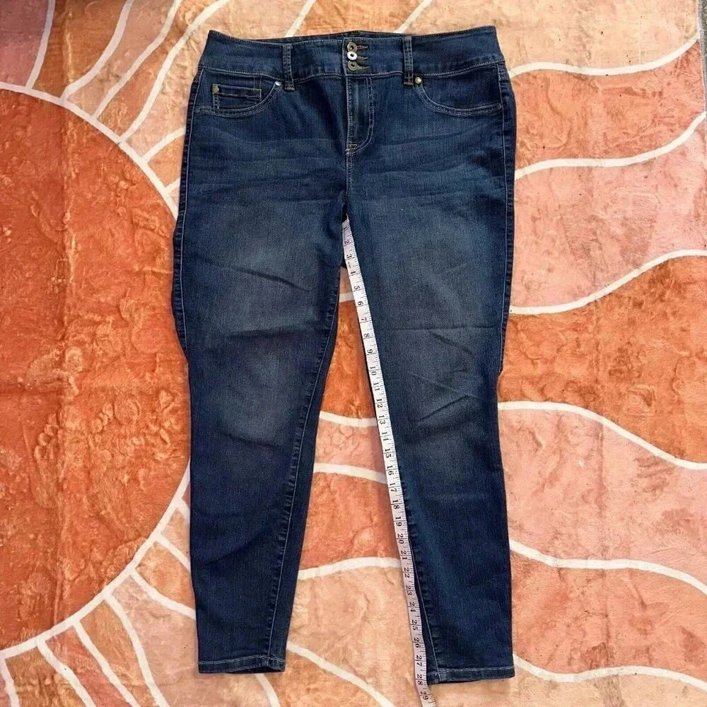 Torrid Super Stretch Jegging 3 Button Jeans Denim Super Soft Women's Sz 16 - Picture 7 of 7